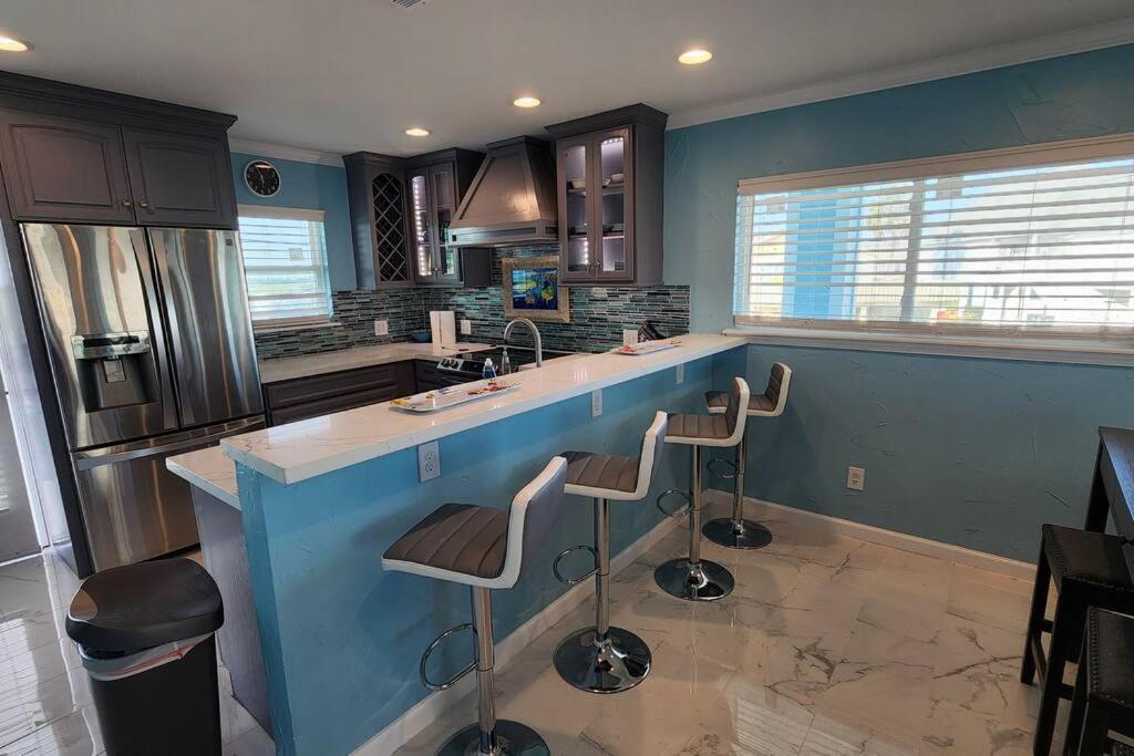 Acapulco - Upstairs Beachview Beauty 50 Steps To A Private Beach! Byot Galveston Exterior photo